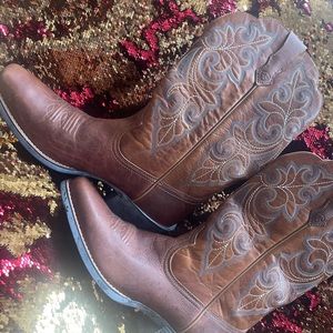 Ariat Ladies Boots. Women western wear. Cowgirl boots. Ariat. New never worn.